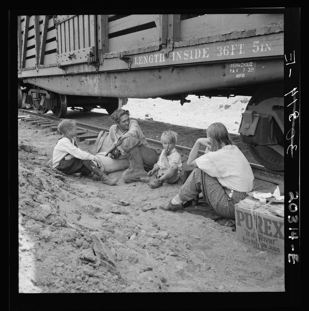 Family who traveled by freight train. Washington, Toppenish, Yakima Valley. Sourced from the Library of Congress.