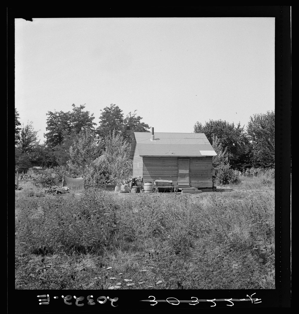 Another home recently self-built in one of several shacktown communities around Yakima. Washington, Yakima, Sumac Park.…