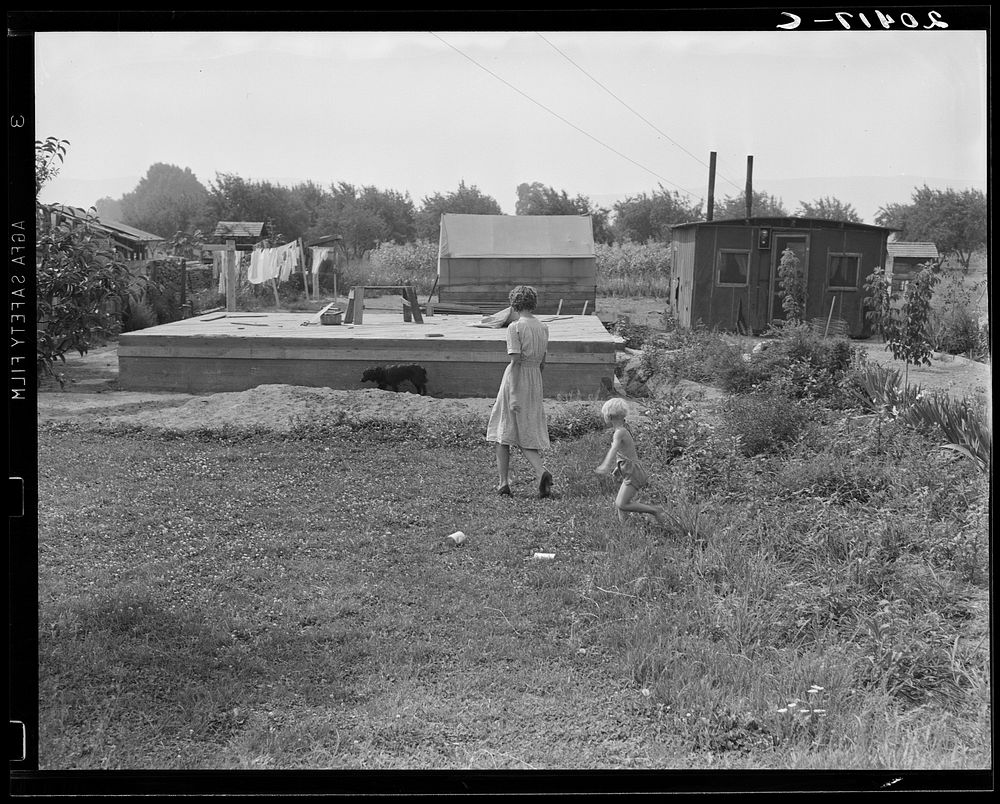 Washington, Yakima. Progressive housing on half acre in Yakima shacktown. Sourced from the Library of Congress.
