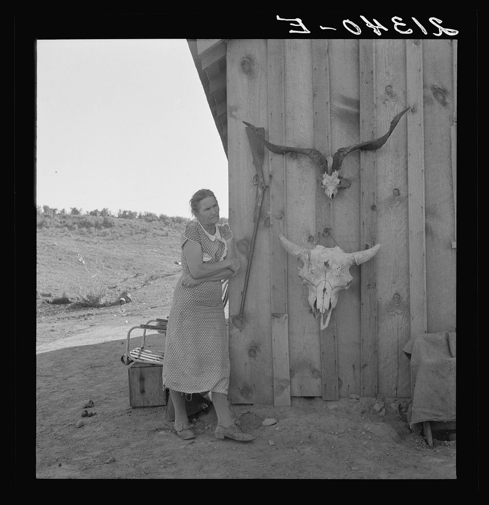 Mrs. Sam Cates, wife of Cow Hollow farmer. Malheur County, Oregon. Sourced from the Library of Congress.
