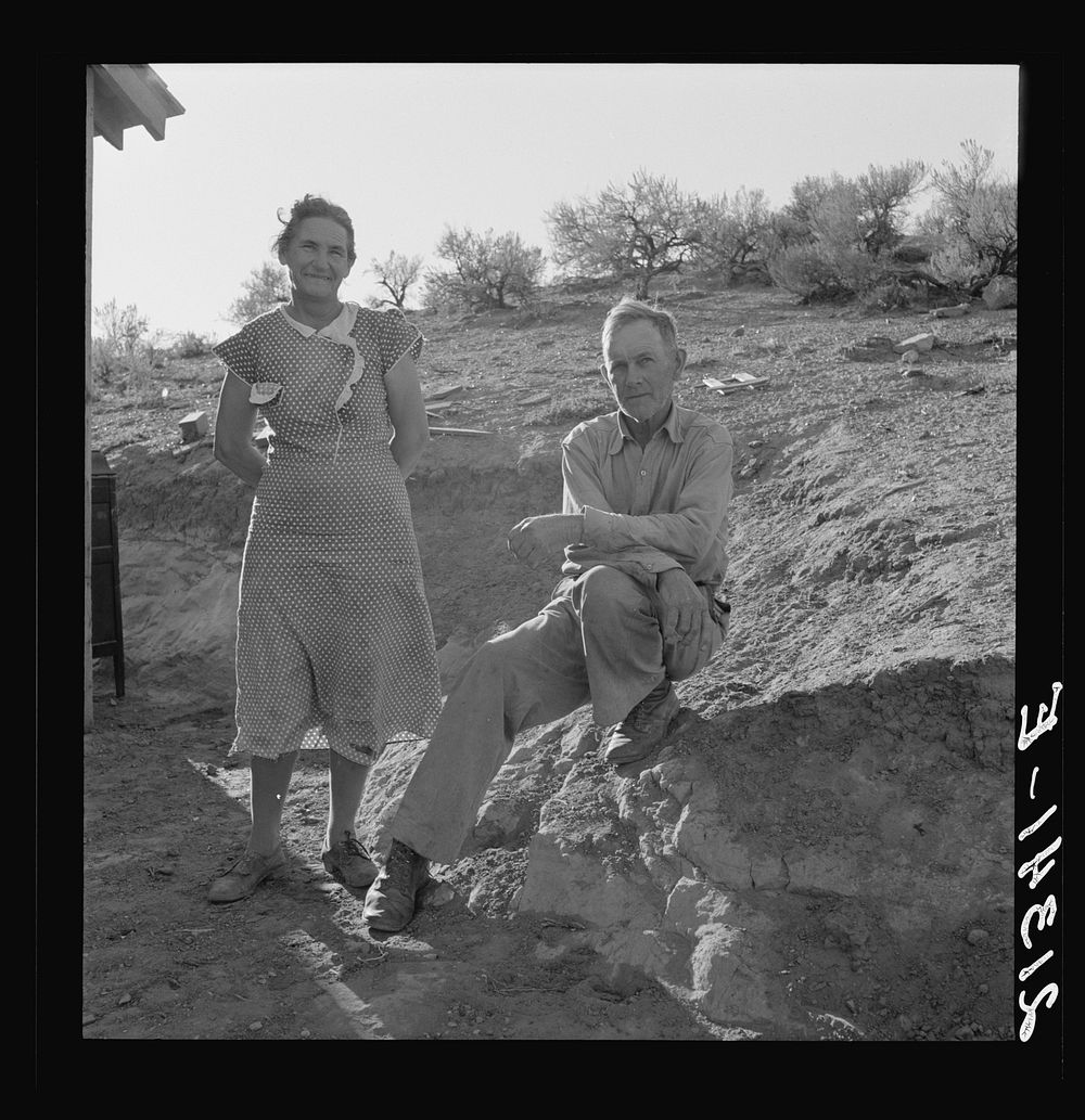 Mr. and Mrs. Sam Cates, Cow Hollow farmers. Malheur County, Oregon. Sourced from the Library of Congress.