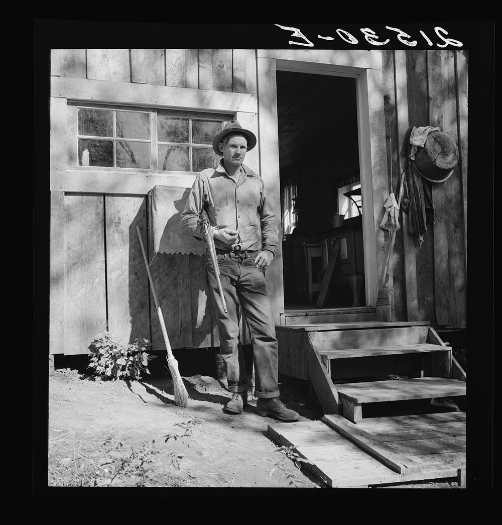 Roy Carlock, member of Ola self-help sawmill co-op. Gem County, Idaho. Sourced from the Library of Congress.
