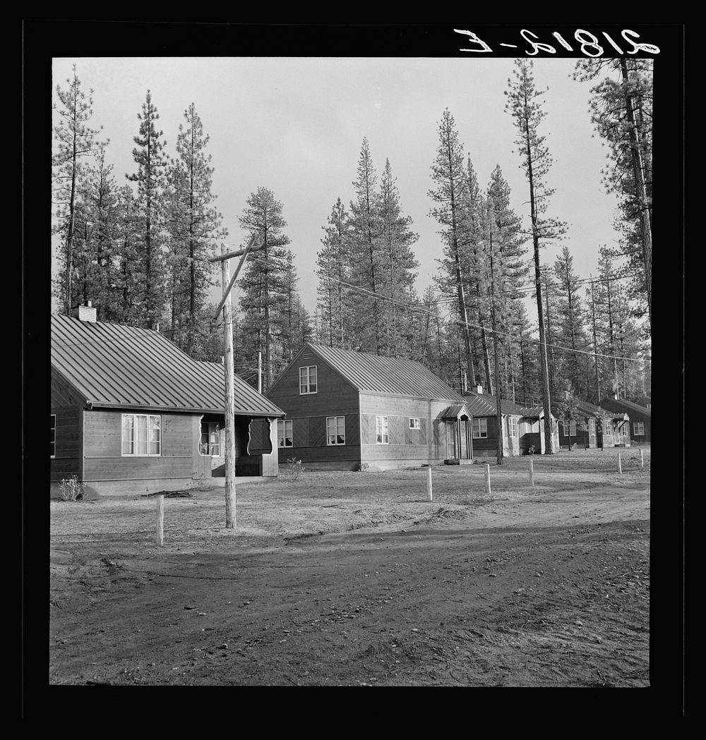 Row of model homes in millworkers town. Gilchrist, Oregon. See general caption 76. Sourced from the Library of Congress.