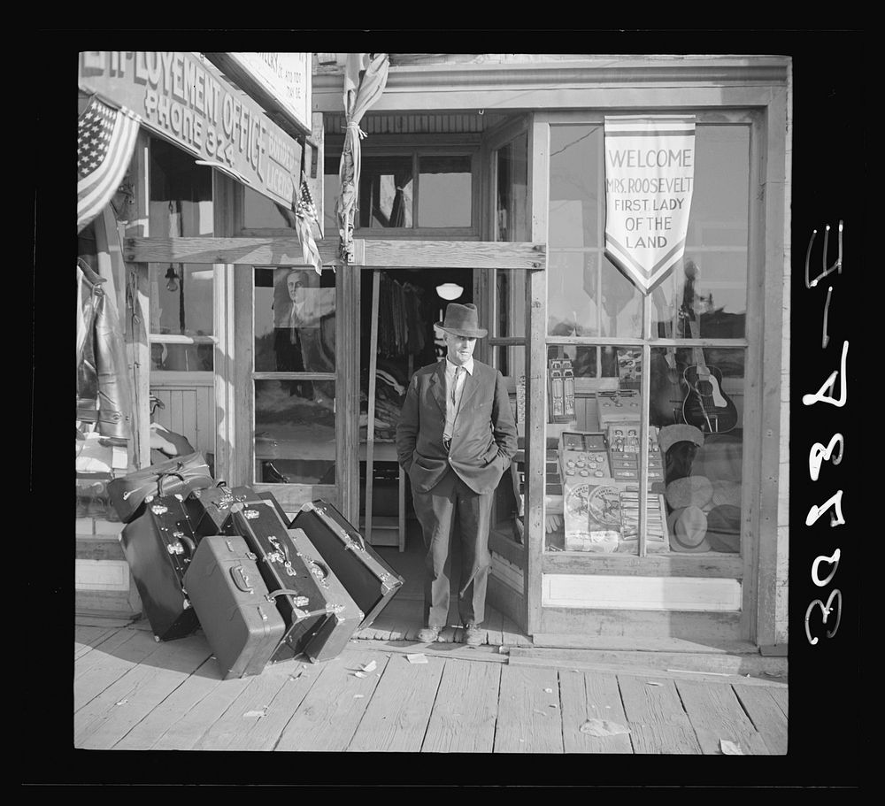 Luggage store and employment office. Grand Forks, North Dakota by Russell Lee