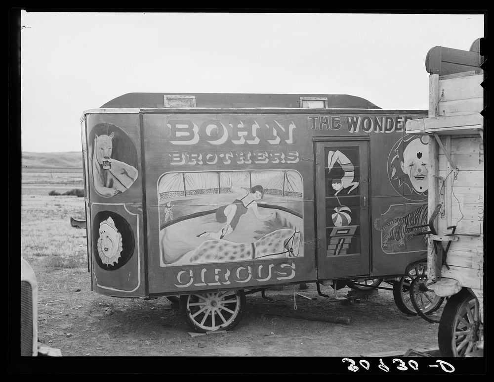 Circus wagon made by Mr. Whitmarsh. Alger [i.e. Archer], Montana by Russell Lee