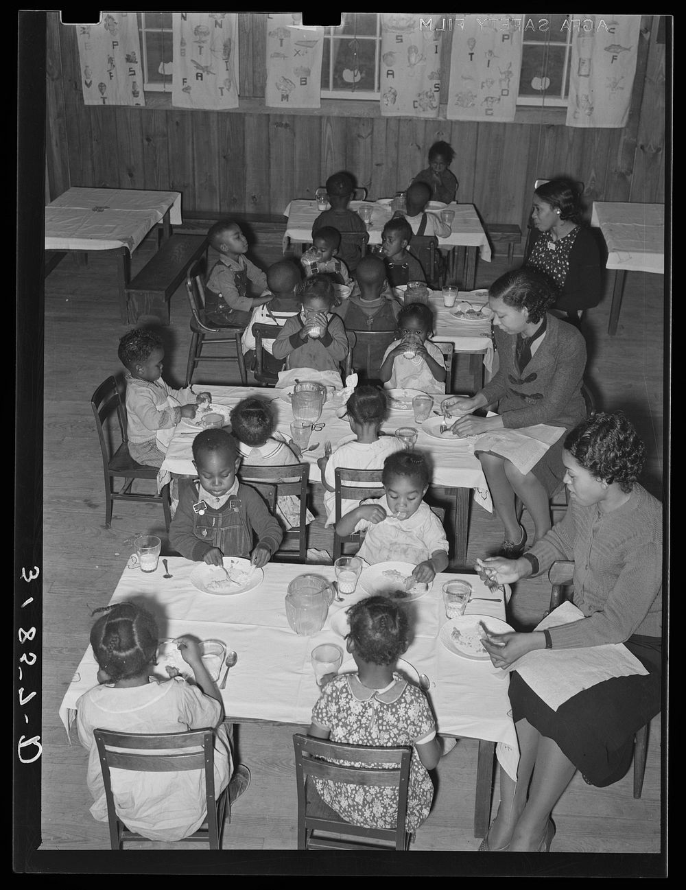Luncheon in nursery school. Lakeview Project, Arkansas by Russell Lee