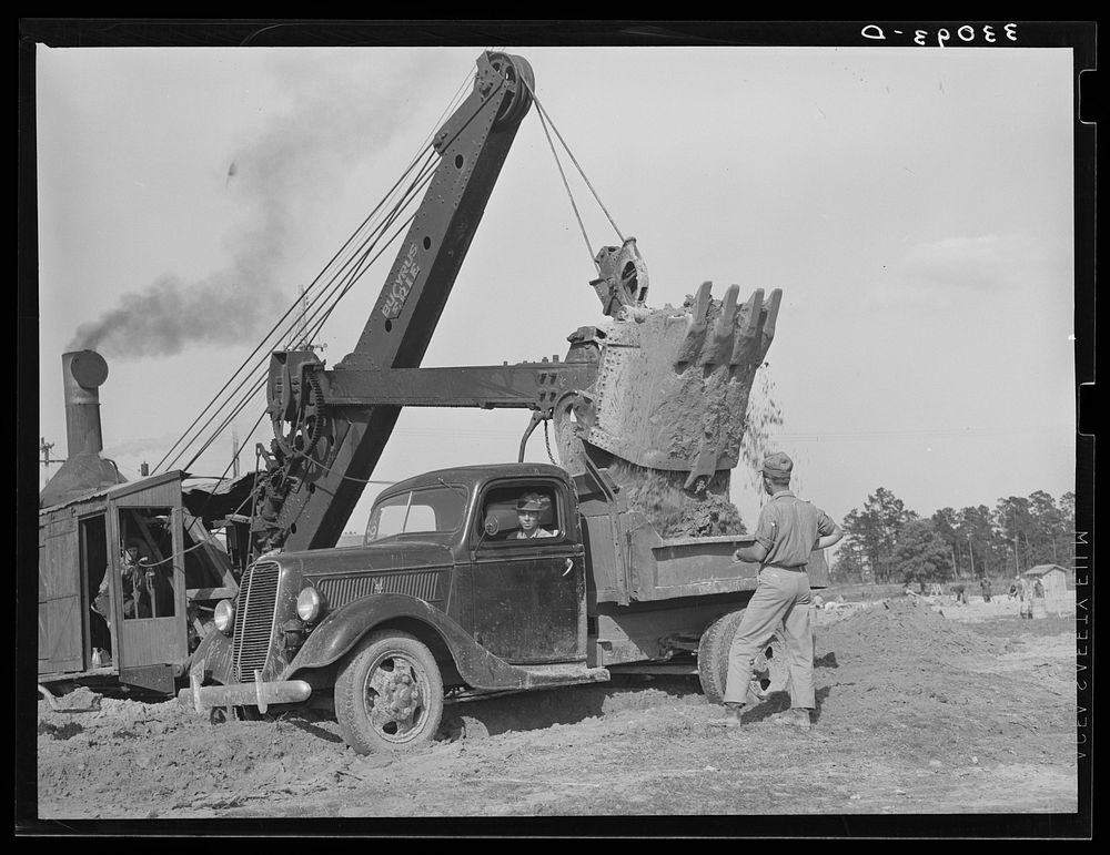 Steam shovel at work at paper mill. Lufkin, Texas by Russell Lee