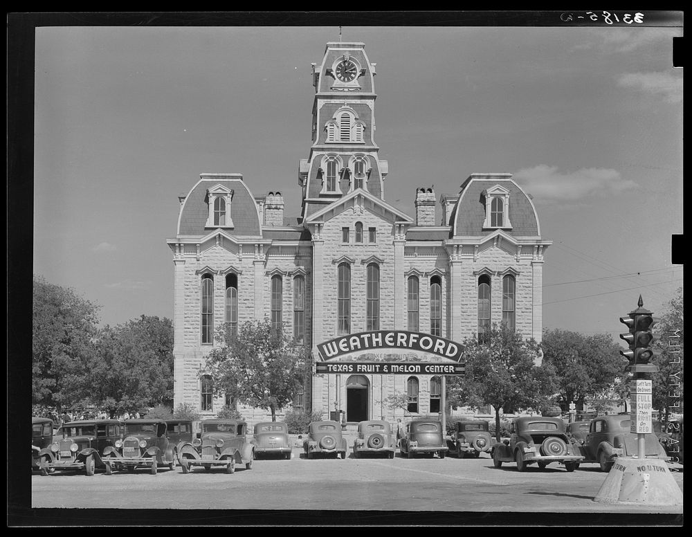 Courthouse. Weatherford, Texas by Russell Lee