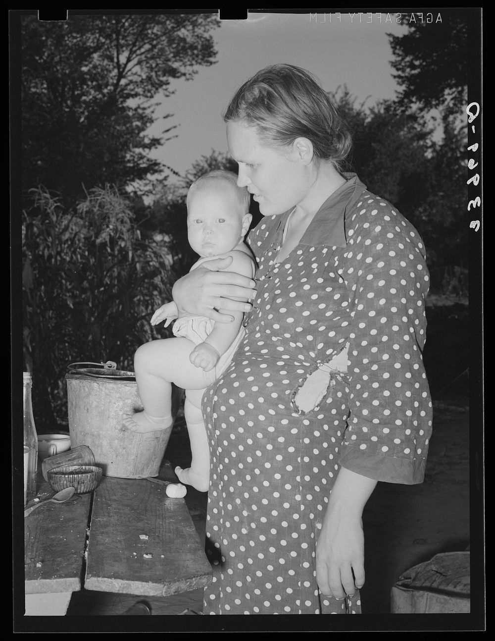 [Untitled photo, possibly related to: Mother and child. Community camp, Oklahoma City, Oklahoma] by Russell Lee