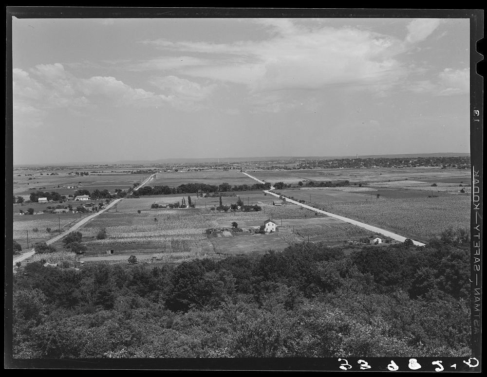 [Untitled photo, possibly related to: Landscape near Muskogee, Oklahoma] by Russell Lee