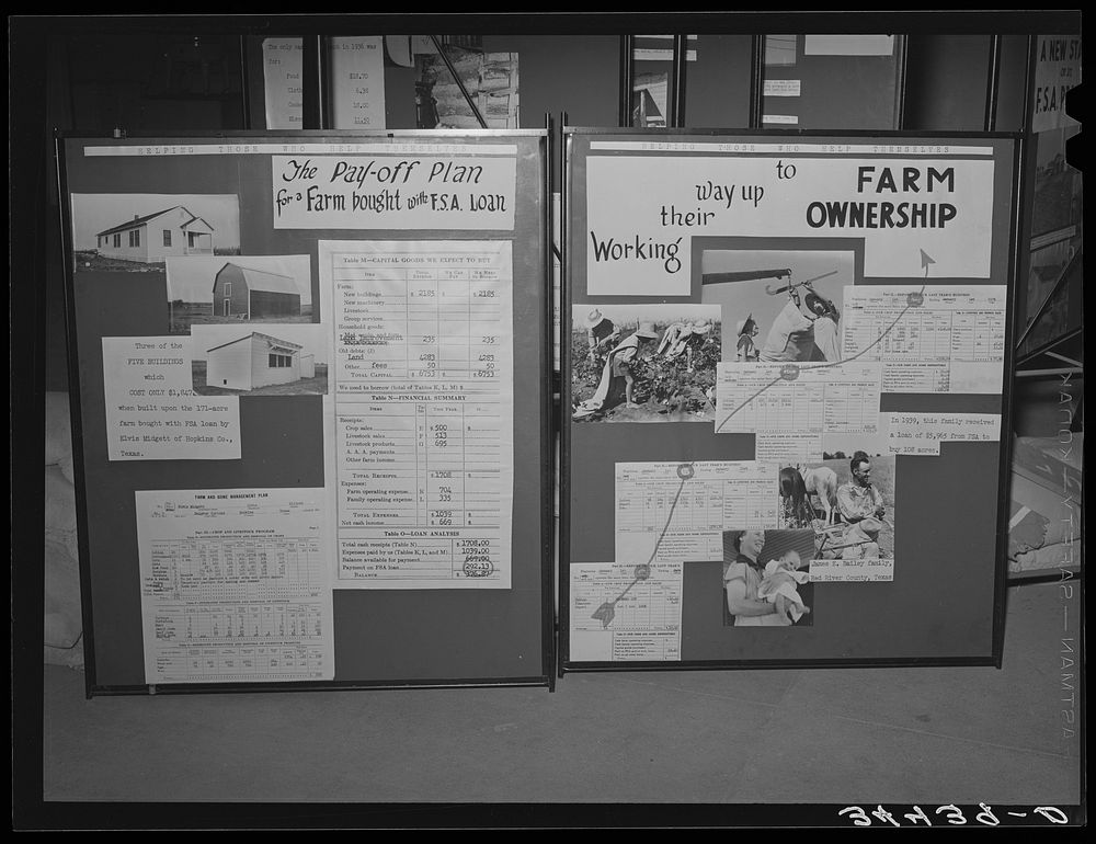 FSA (Farm Security Administration) exhibit at state fair. Dallas, Texas by Russell Lee