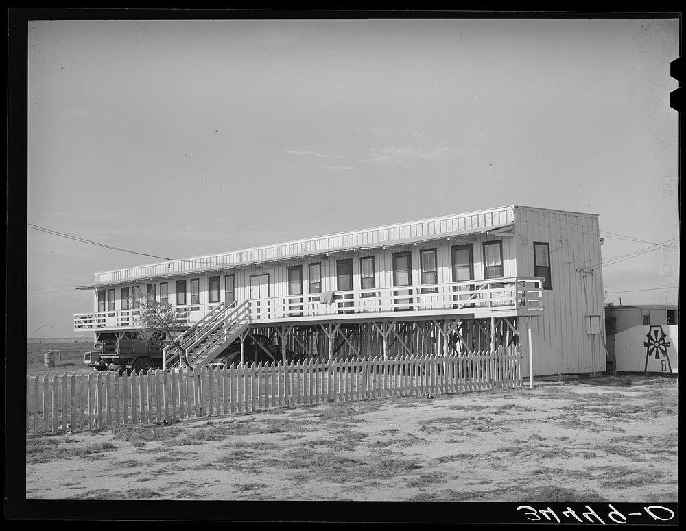 Type of tourist camp at Corpus Christi, Texas by Russell Lee