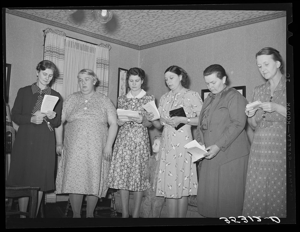 Rural women at home demonstration meeting reciting their creed. McIntosh County, Oklahoma by Russell Lee