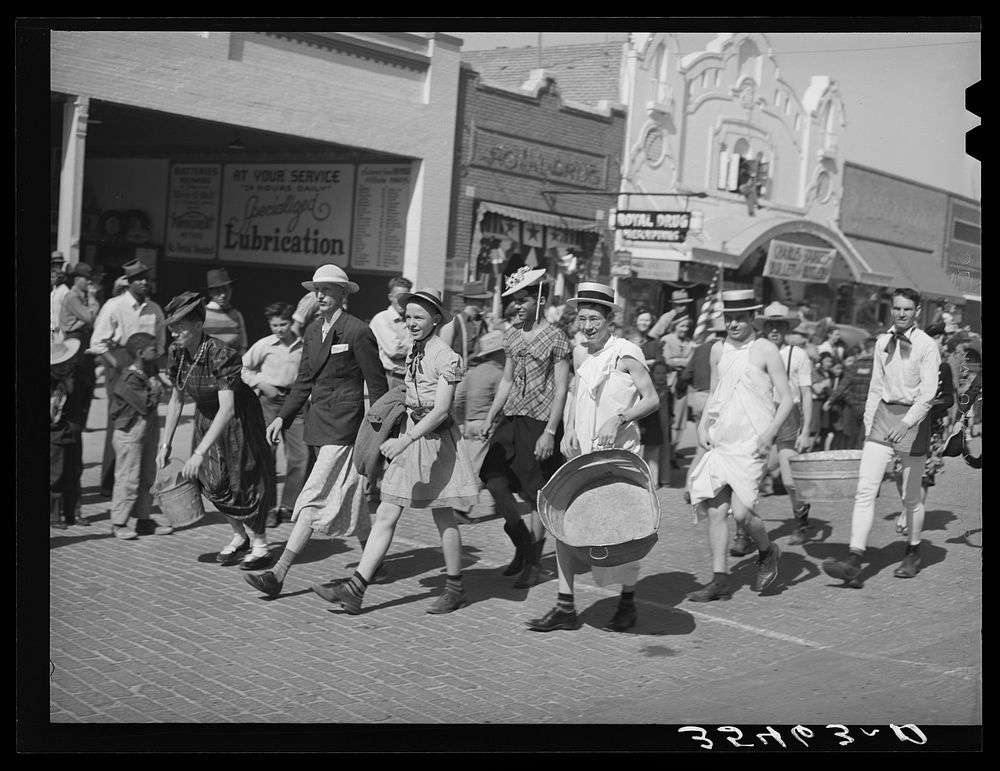 Part of the parade which opened the San Angelo Fat Stock Show. San Angelo, Texas by Russell Lee