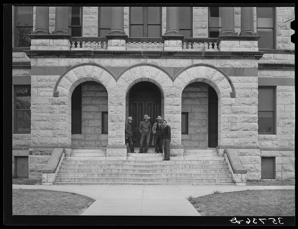 [Untitled photo, possibly related to: Entrance to courthouse. Gatesville, Texas] by Russell Lee