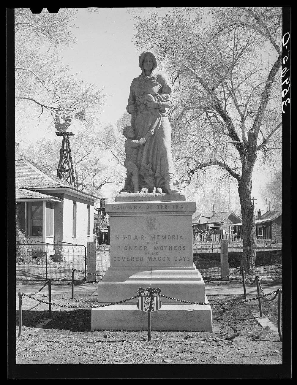 Monument erected pioneer mothers. Springerville, Free Photo rawpixel