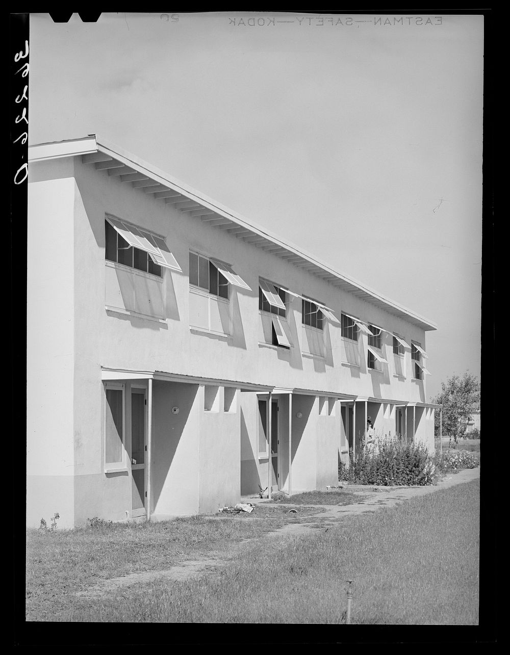 Front of apartment house on the Arizona part-time farms. Chandler Unit, Maricopa County, Arizona by Russell Lee