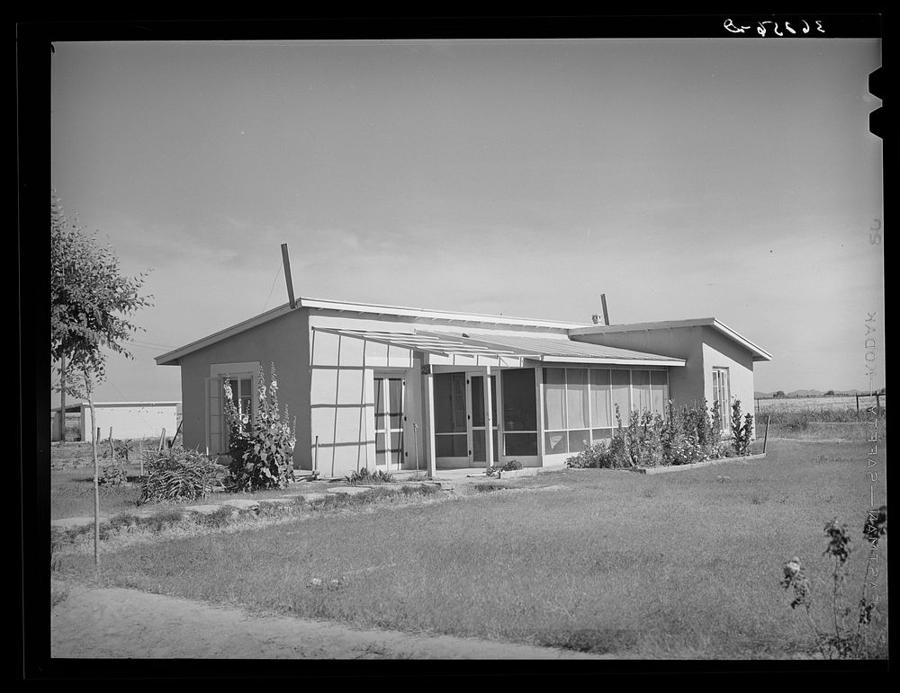 House of a member of the Casa Grande Valley Farms. Pinal County, Arizona by Russell Lee
