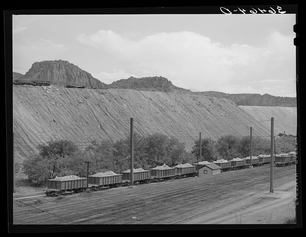 [Untitled photo, possibly related to: Carloads of ore. Santa Rita copper mines, New Mexico] by Russell Lee