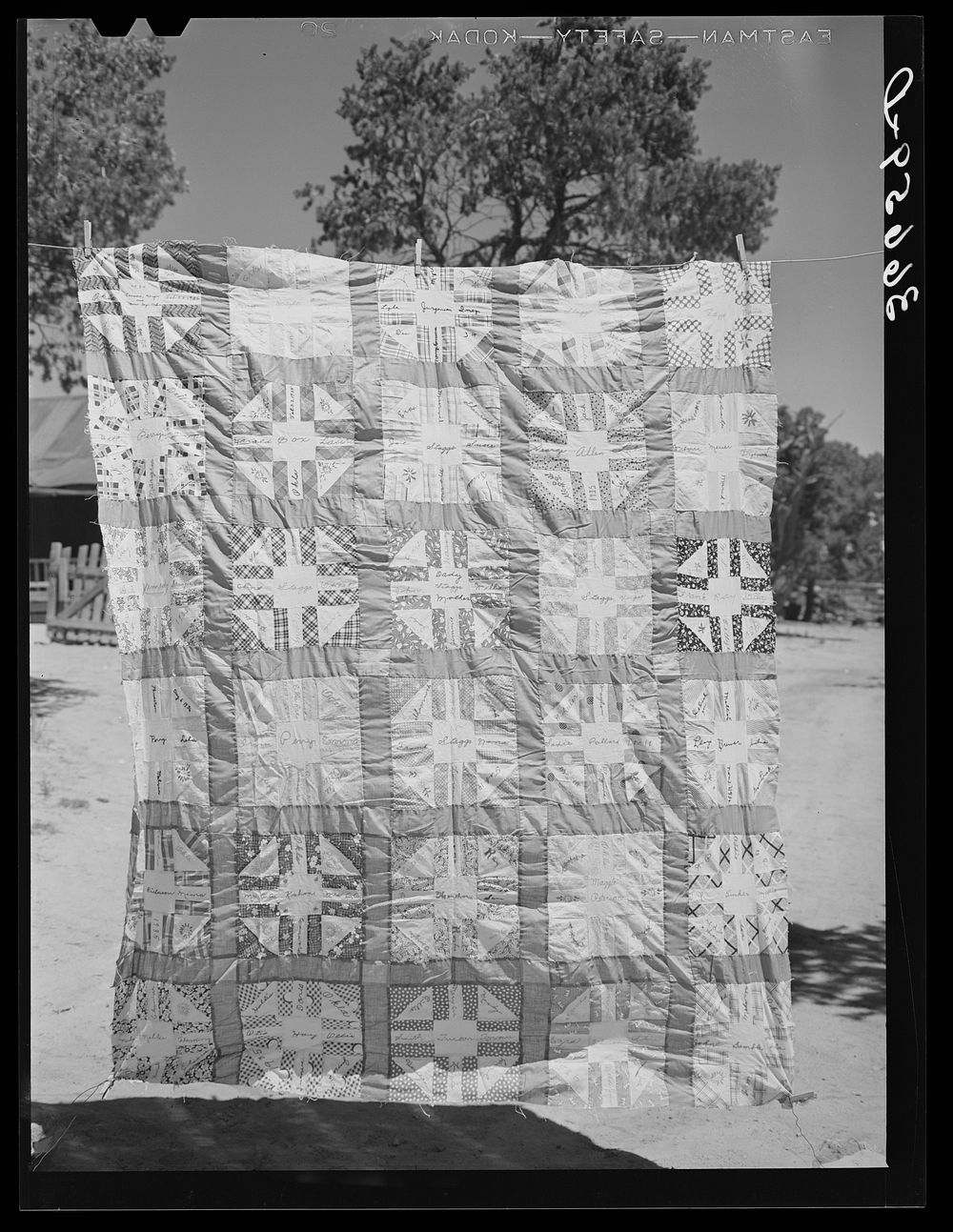 Friendship quilt. Pie Town, New Mexico by Russell Lee