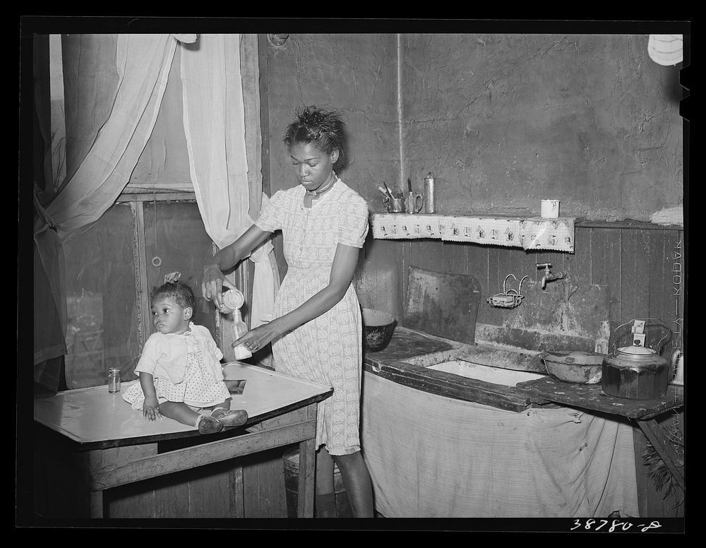 Corner of kitchen of family on relief. Chicago, Illinois by Russell Lee