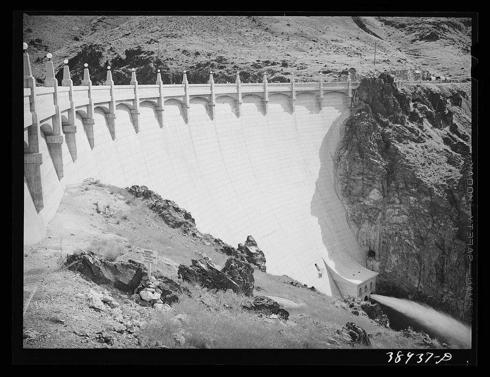 Owyhee Dam which impounds water for the Vale-Owyhee irrigation project. Malheur County, Oregon by Russell Lee