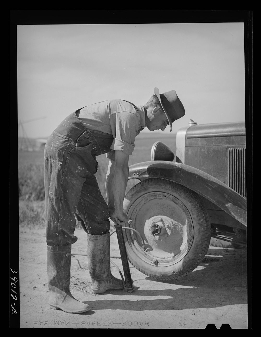 Ray Halstead, FSA (Farm Security Administration) rehabilitation borrower, pumping up a tire. Dead Ox Flat, Malheur County…