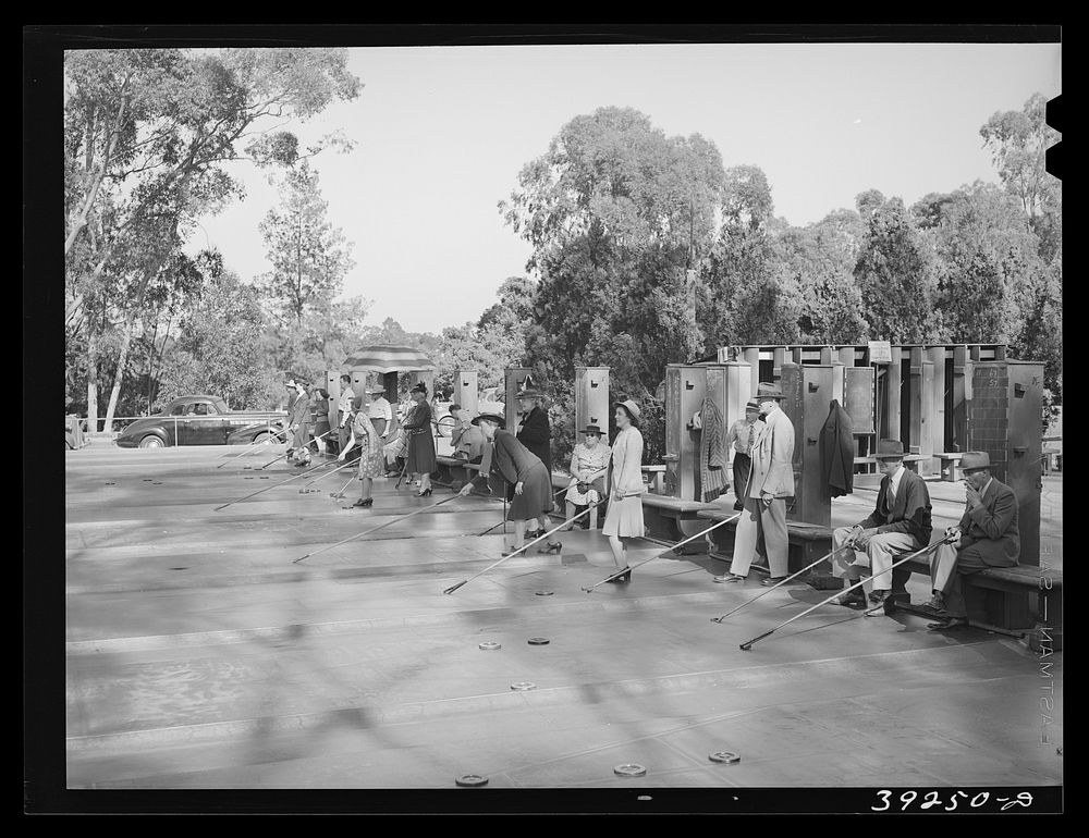 Oldsters playing shuffleboard at Balboa Park, California by Russell Lee