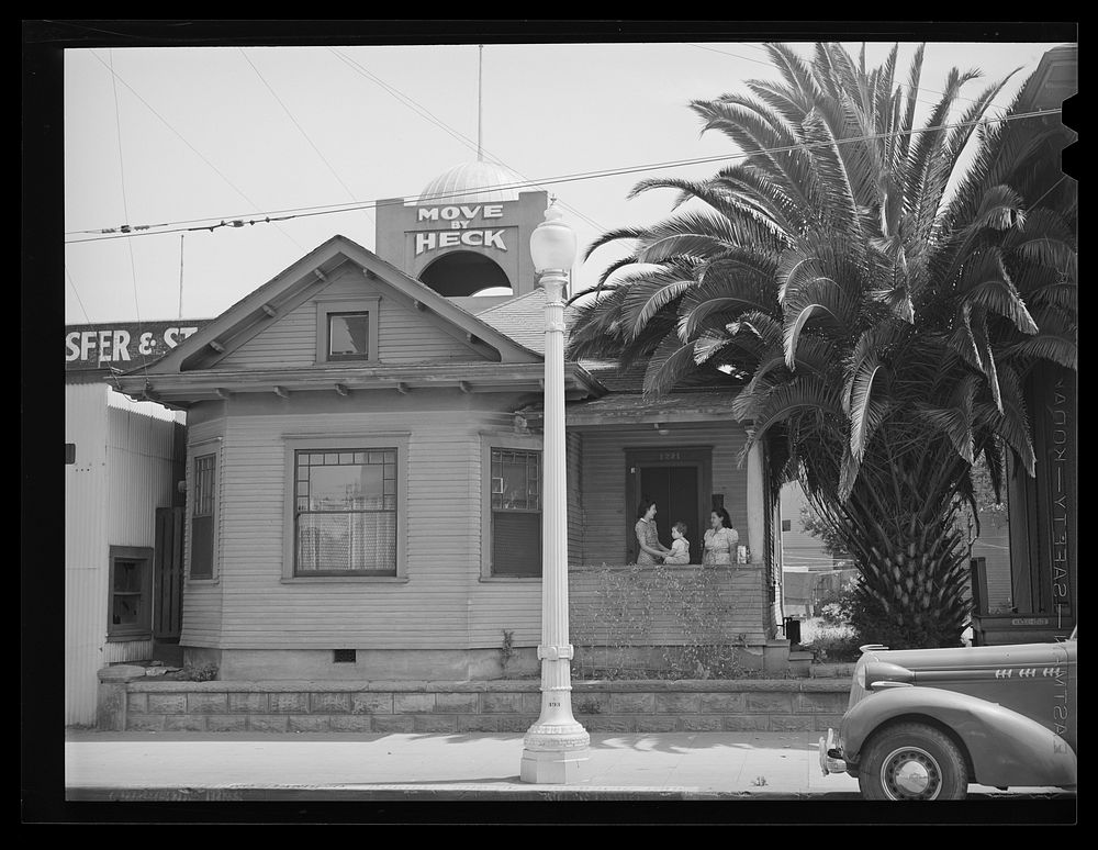 [Untitled photo, possibly related to: Exterior of house rented to Mexican family. San Diego, California] by Russell Lee