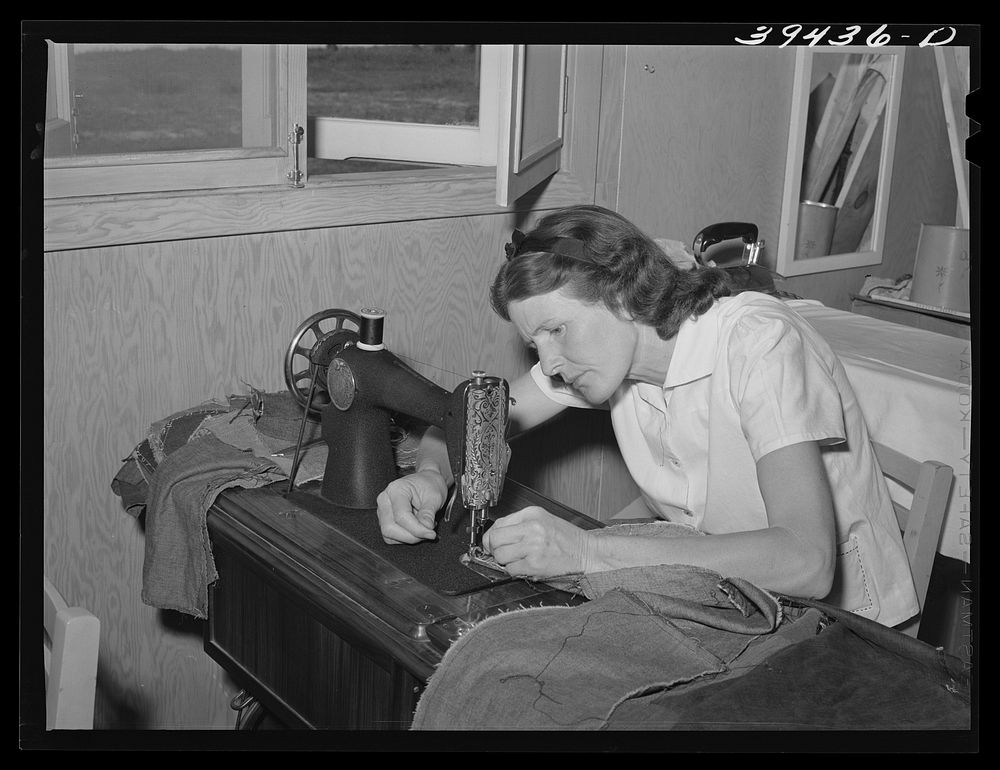 In the sewing class which is a WPA (Work Projects Administration) project at the FSA (Farm Security Administration) labor…