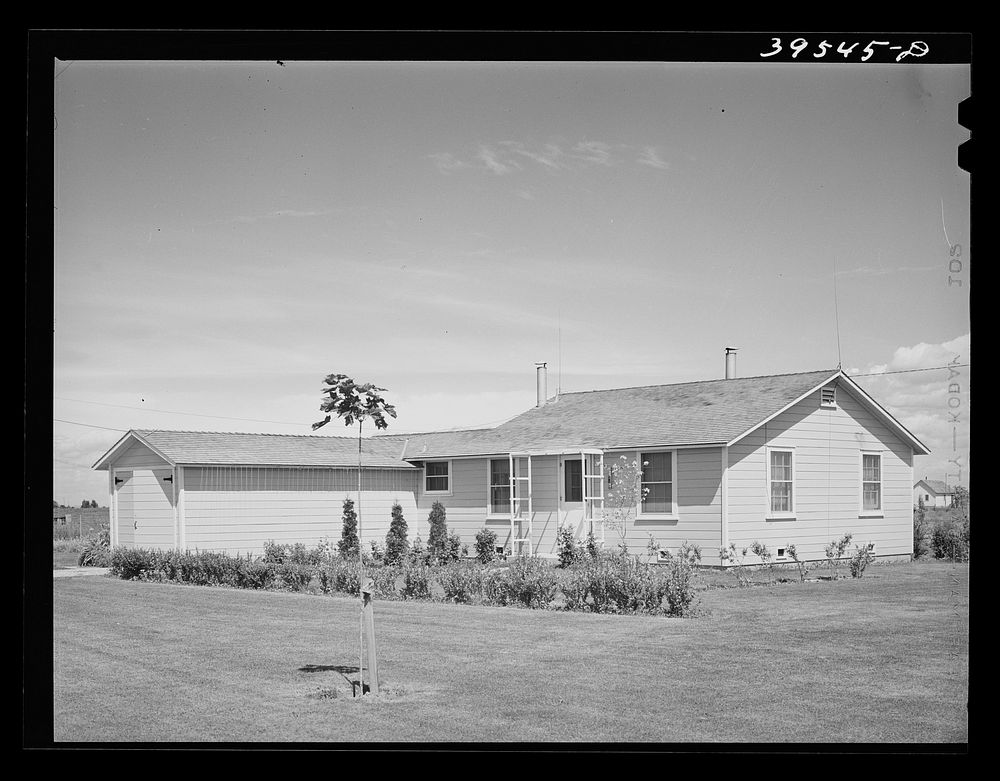 [Untitled photo, possibly related to: Manager's house at the FSA (Farm Security Administration) farm labor camp. Caldwell…