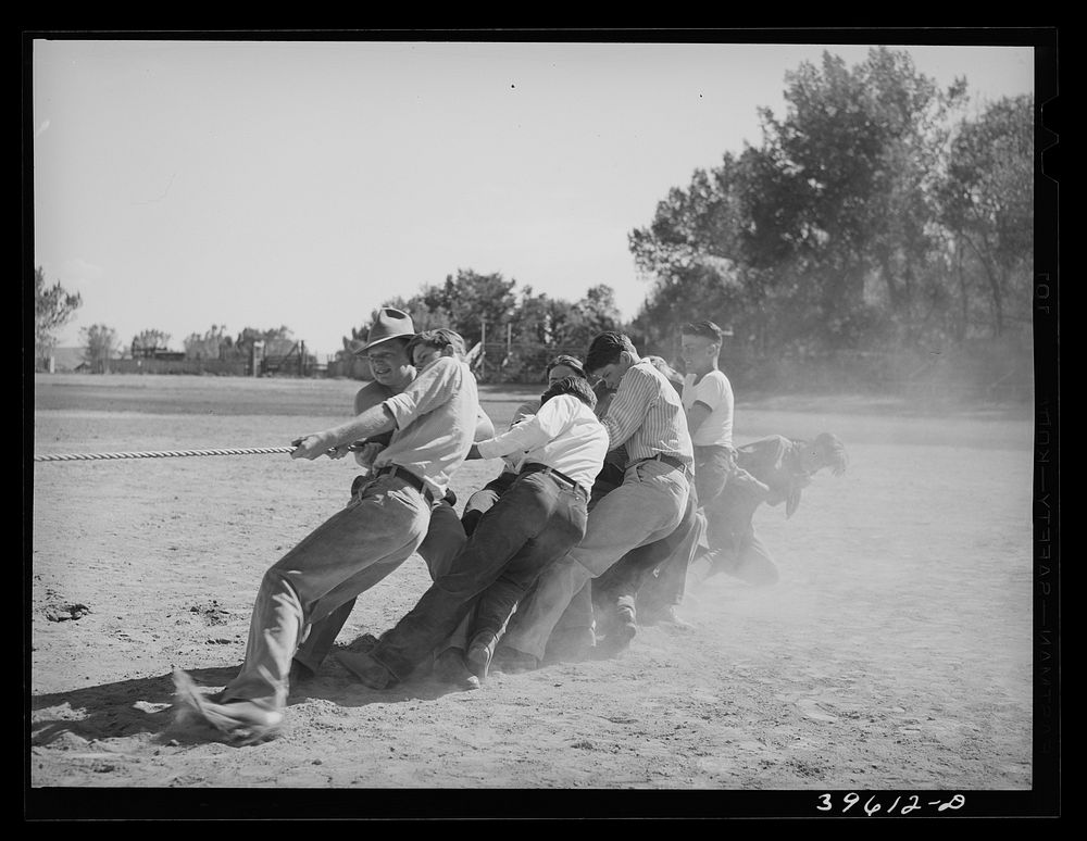 Tug of war. Fourth of July event at Vale, Oregon by Russell Lee
