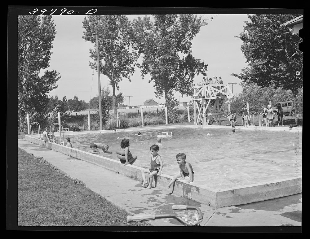 Swimming pool at Athena, Oregon. This pool is near the FSA (Farm Security Administration) migratory labor camp mobile unit…
