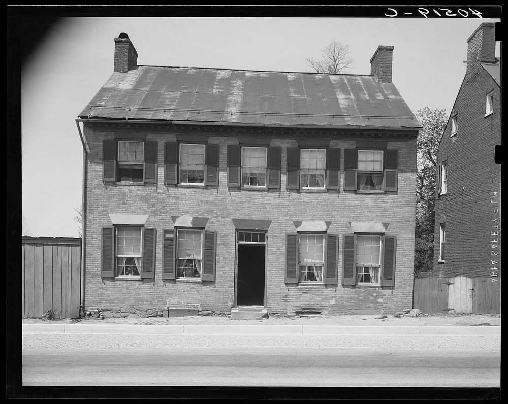 [Untitled photo, possibly related to: Interior of house in Newmarket, Maryland]. Sourced from the Library of Congress.