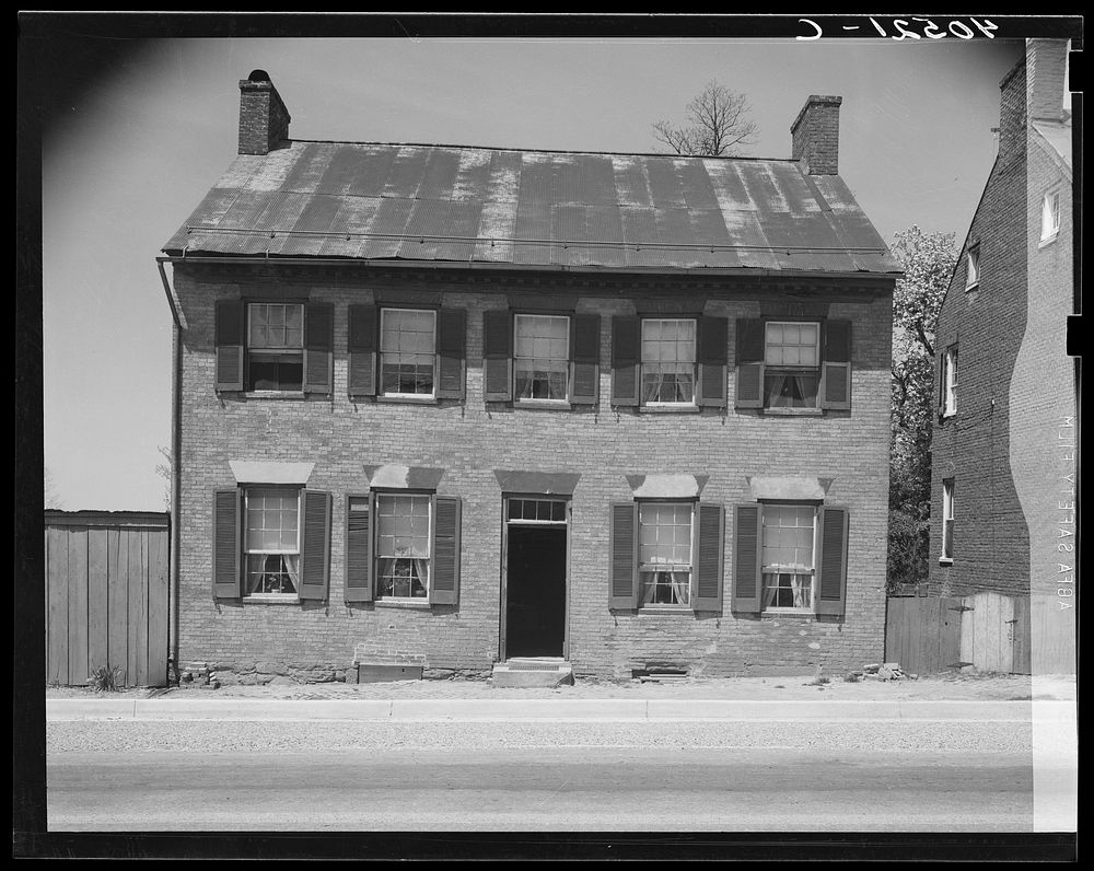 [Untitled photo, possibly related to: Interior of house in Newmarket, Maryland]. Sourced from the Library of Congress.