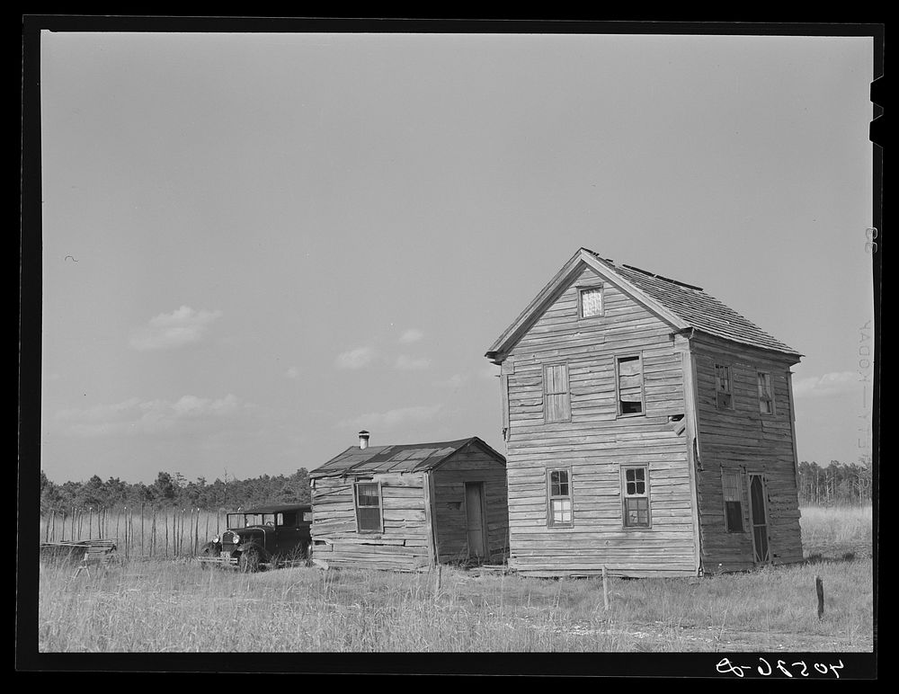 Typical Eastern shore farmhouse. Near Venton, Maryland. Sourced from the Library of Congress.