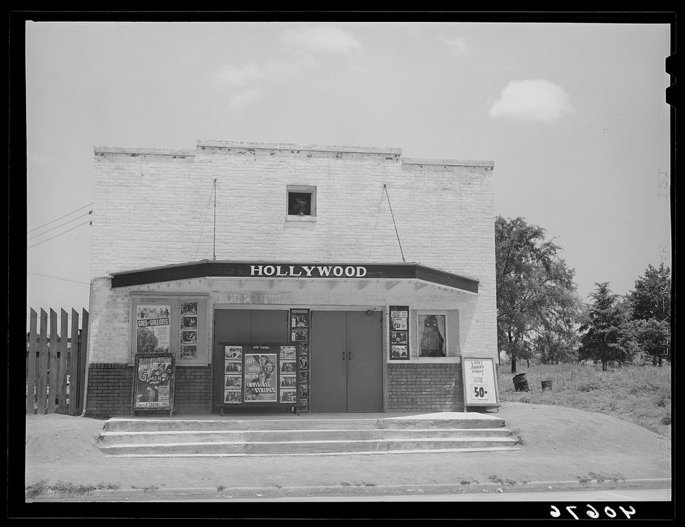 Movie house at Carrboro, North Carolina. Sourced from the Library of Congress.