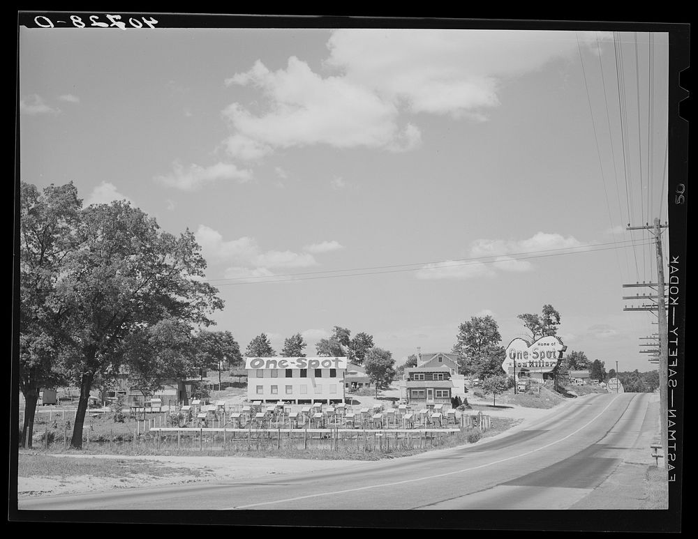 One-spot town on U.S. Highway No. 1 near Waterloo, Maryland. Sourced from the Library of Congress.