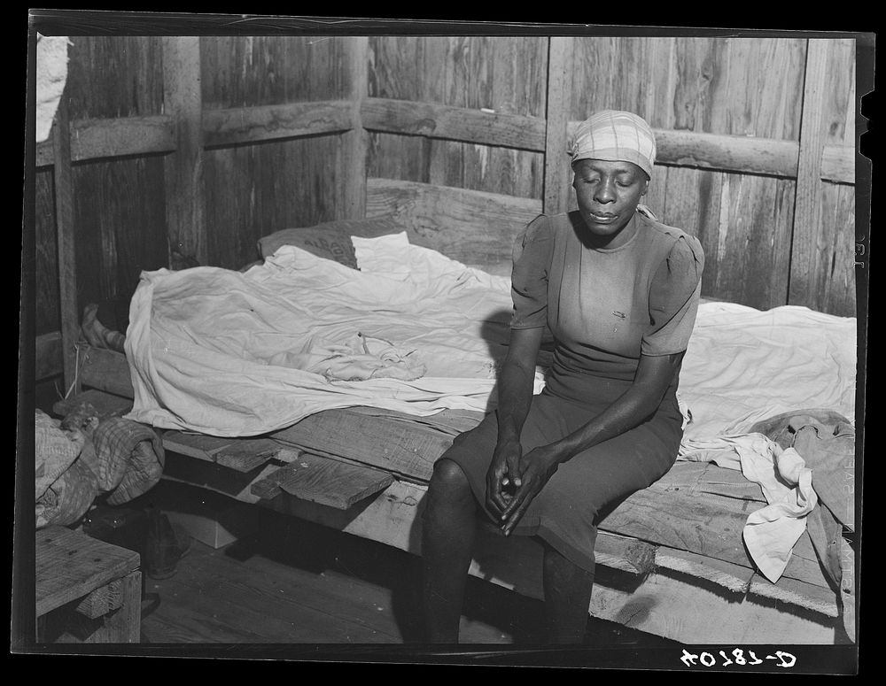 Living quarters for group of Florida migrants at Belcross, North Carolina. Sourced from the Library of Congress.