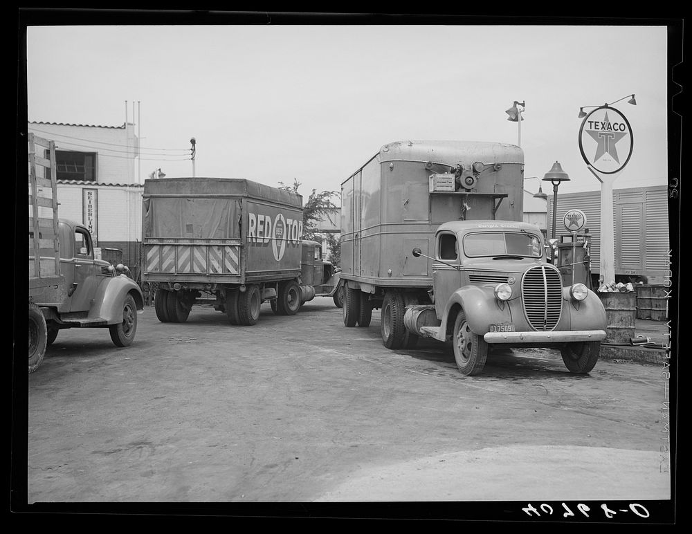 Truckers' service station. New York Avenue, along U.S. Highway No. 1, Washington, D.C.. Sourced from the Library of Congress.
