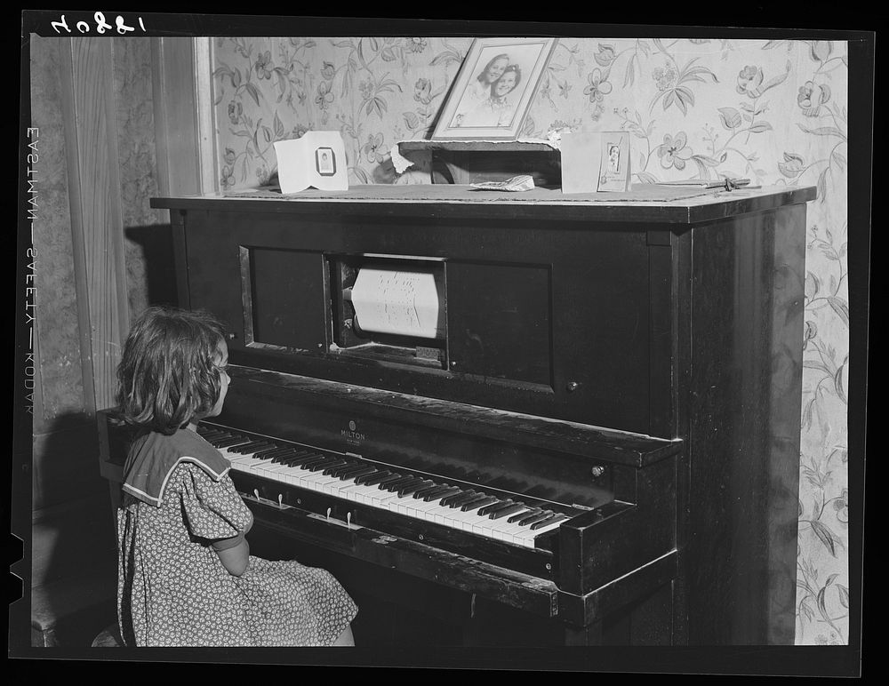 This old player piano was in an old farmhouse occupied by migrants near Cedarville, N.J.. Sourced from the Library of…