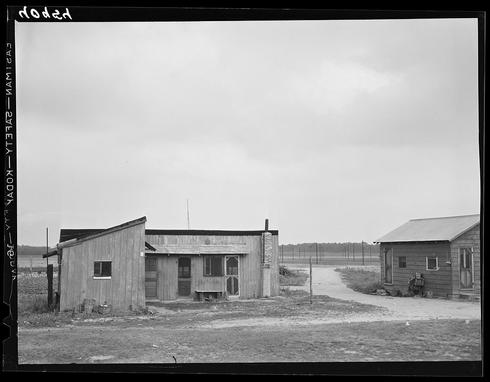New Jersey housing for migratory workers near Cedarville, New Jersey. Sourced from the Library of Congress.