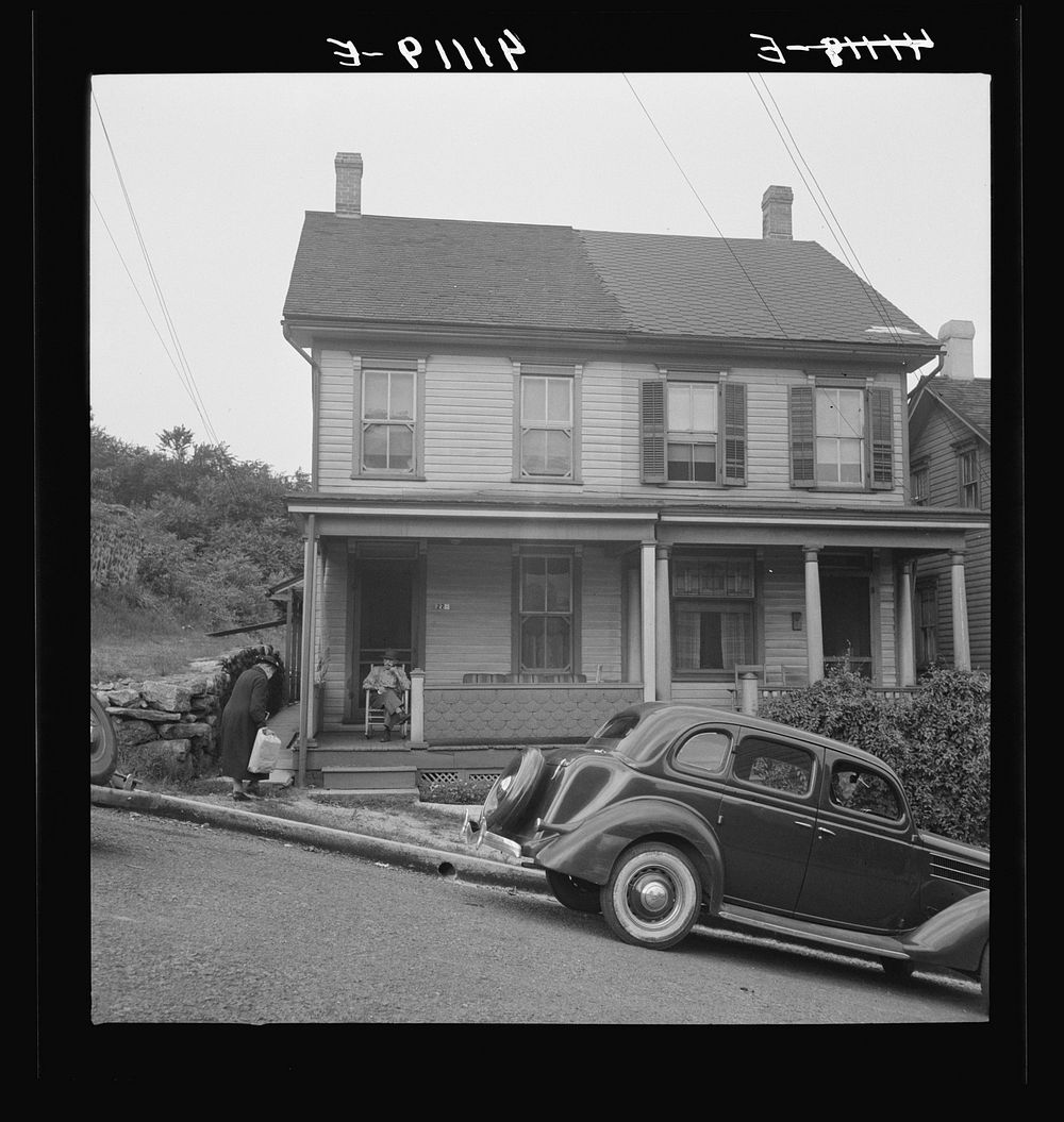 Steep street in Upper Mauch Chunk, Pennsylvania. Sourced from the Library of Congress.