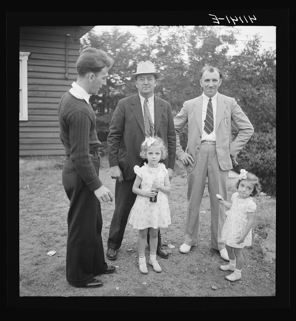 Members of the Strohl family at a family reunion at Flagstaff Park near Mauch Chunk, Pennsylvania. Sourced from the Library…