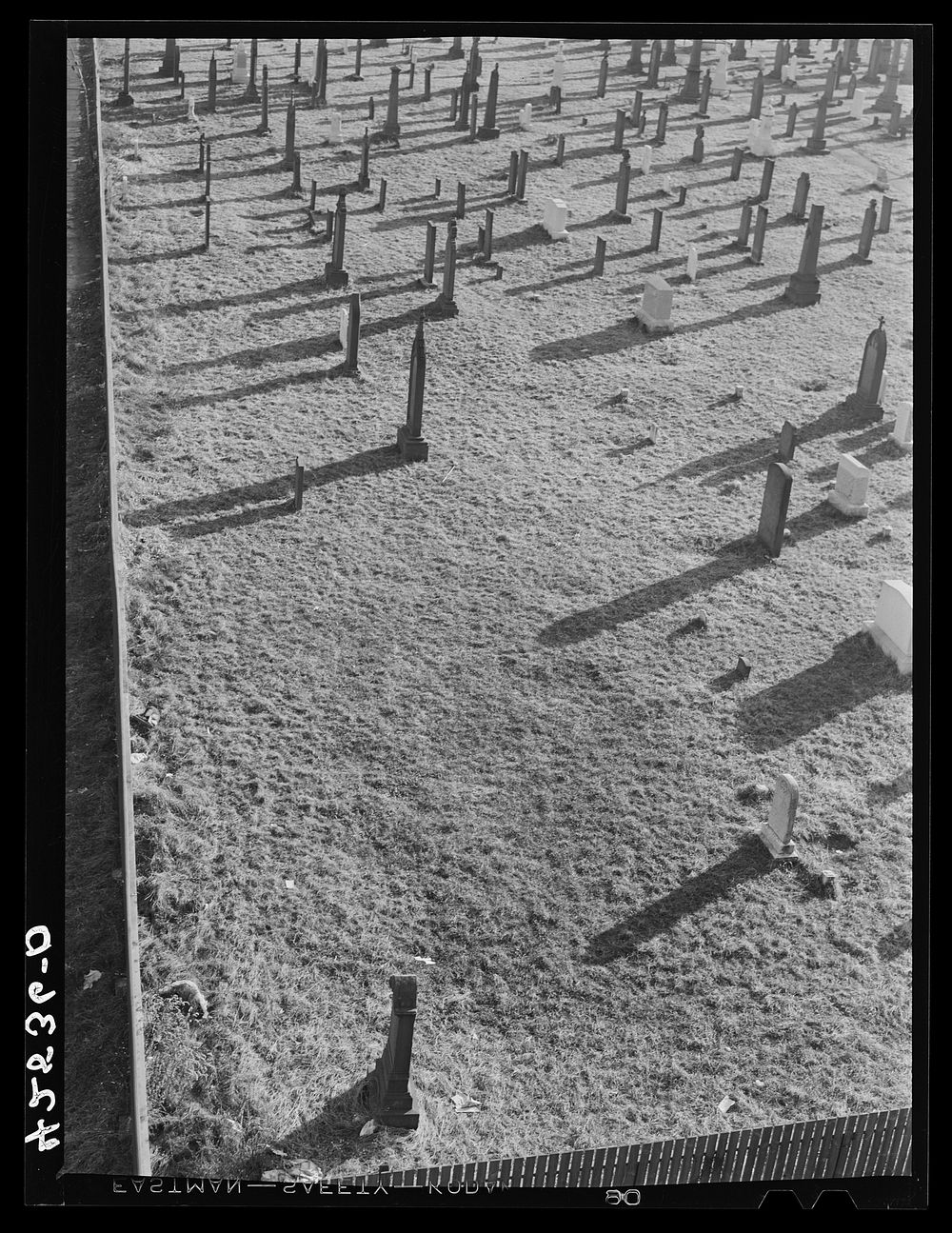 [Untitled photo, possibly related to: Cemetery at Middletown, Connecticut]. Sourced from the Library of Congress.