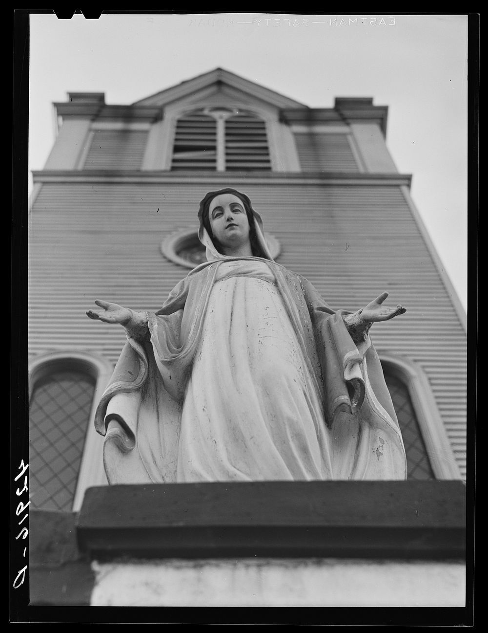 Madonna in front of church in New Bedford, Massachusetts. Sourced from the Library of Congress.