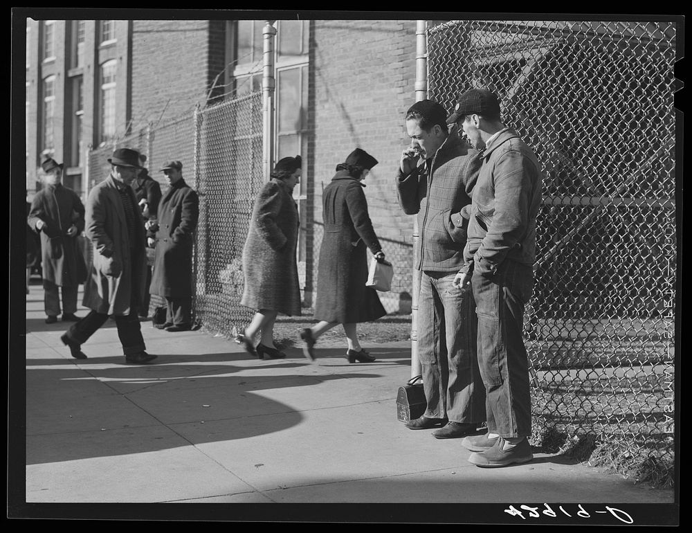 Employees entering textile mill in New Bedford, Massachusetts. Sourced from the Library of Congress.