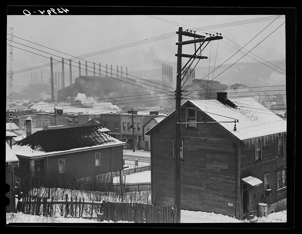 Houses and steel mills in Midland, Pennsylvania. Sourced from the Library of Congress.