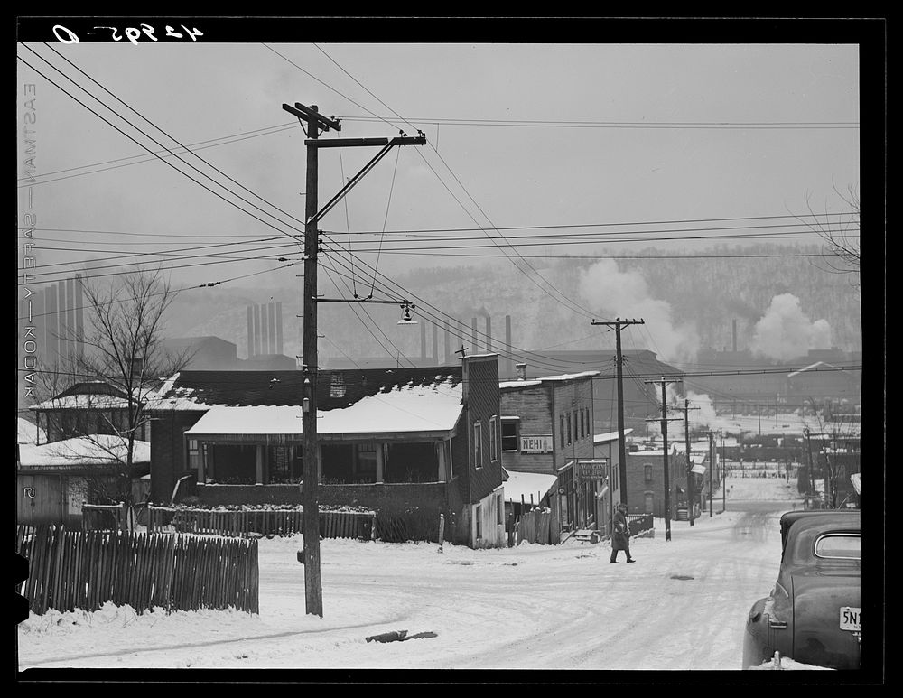 Houses and steel mill in Midland, Pennsylvania. Sourced from the Library of Congress.