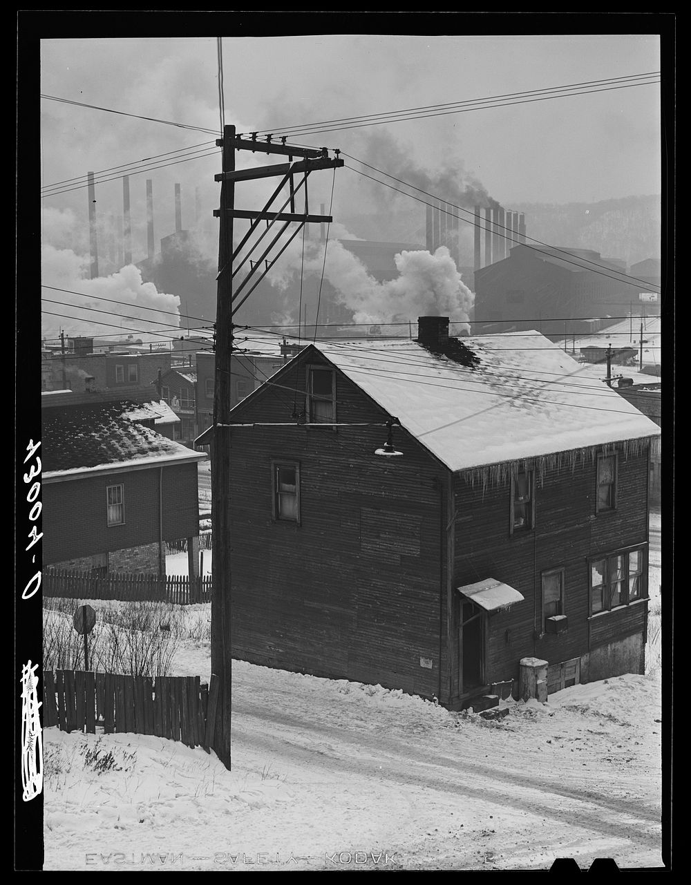 Houses in the steel town of Midland, Pennsylvania. Sourced from the Library of Congress.